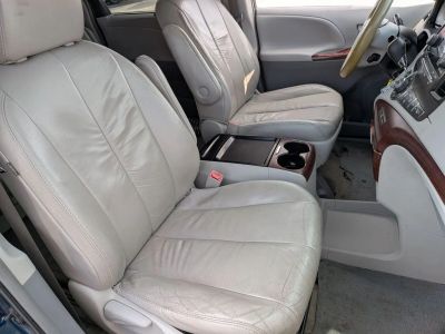 2011 Toyota Sienna - Photo 21