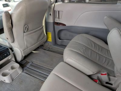 2011 Toyota Sienna - Photo 27