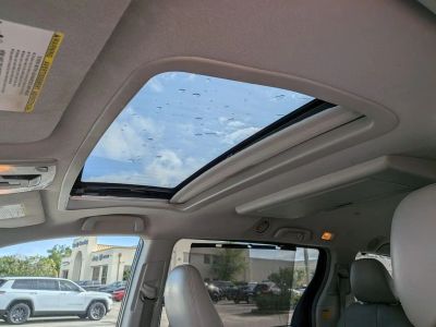 2011 Toyota Sienna - Photo 12