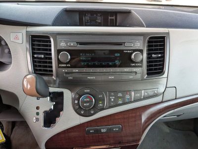 2011 Toyota Sienna - Photo 23