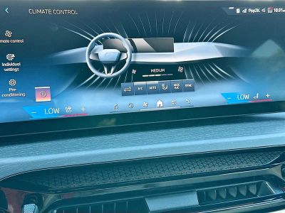 2026 BMW 3 Series — photo 13 view