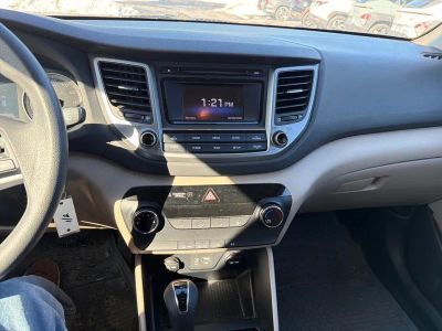 2018 Hyundai Tucson SE - Photo 18
