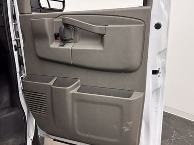2022 Chevrolet Express Cargo Van - Photo 25