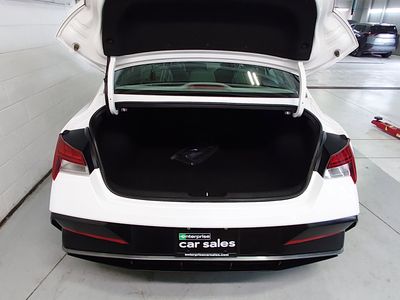 2025 Hyundai Elantra — photo 11 view