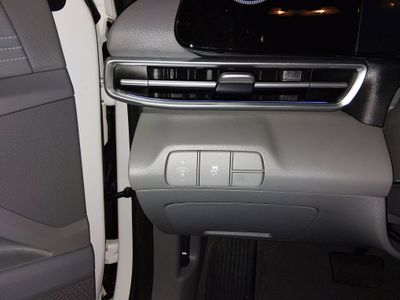 2025 Hyundai Elantra — photo 13 view