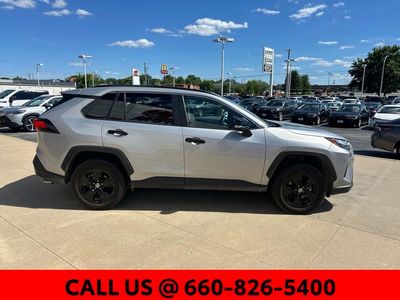 2025 Toyota RAV4 - Photo 3