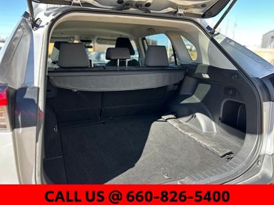 2025 Toyota RAV4 - Photo 12