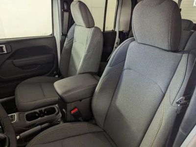 2026 Jeep Gladiator — photo 11 view