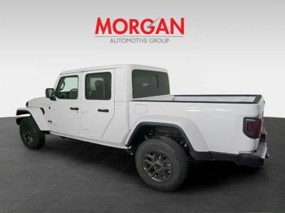 2026 Jeep Gladiator — photo 7 view