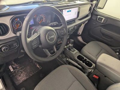 2026 Jeep Gladiator — photo 12 view