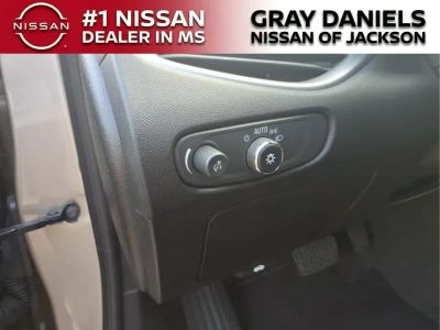 2025 Chevrolet Malibu - Photo 12