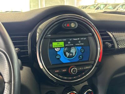 2021 MINI Cooper S — interior view