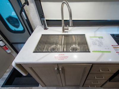 2026 Thor Motor Coach Omni Trail - Photo 17