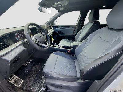2026 Volkswagen Tiguan — photo 16 view