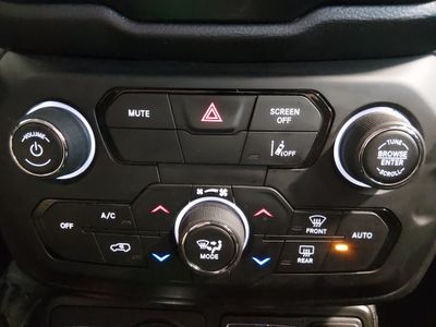 2023 Jeep Renegade - Photo 18