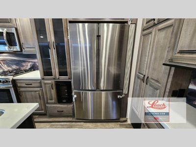 2021 Cedar Creek Champagne Edition 38EL - Photo 15