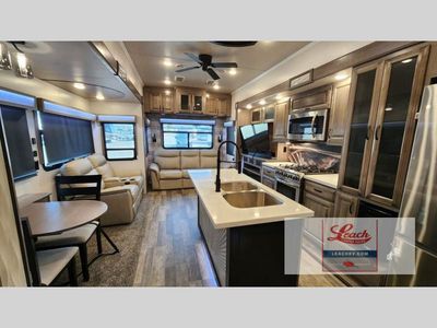 2021 Cedar Creek Champagne Edition 38EL - Photo 7