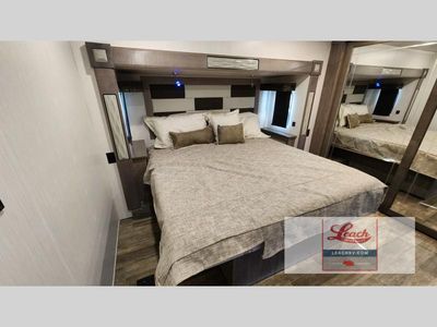 2021 Cedar Creek Champagne Edition 38EL - Photo 20