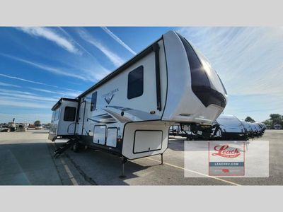 2021 Cedar Creek Champagne Edition 38EL - Photo 1