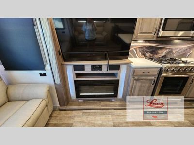2021 Cedar Creek Champagne Edition 38EL - Photo 11