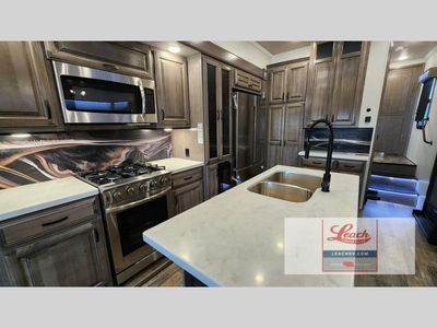 2021 Cedar Creek Champagne Edition 38EL - Photo 12