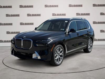 2027 BMW X7 xDrive40i in Black Sapphire Metallic — front three-quarter view