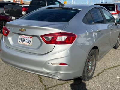 2017 Chevrolet Cruze - Photo 2