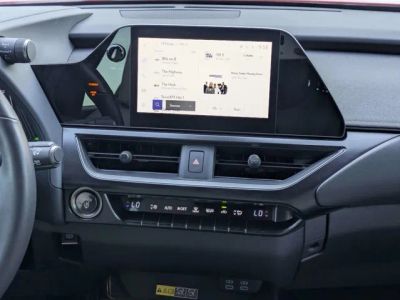2024 Lexus UX — photo 18 view