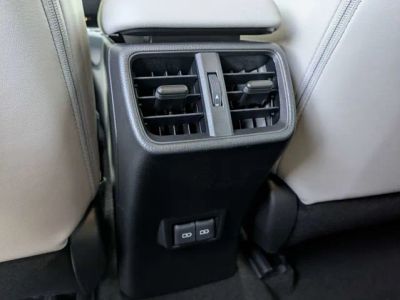 2024 Lexus UX — photo 14 view