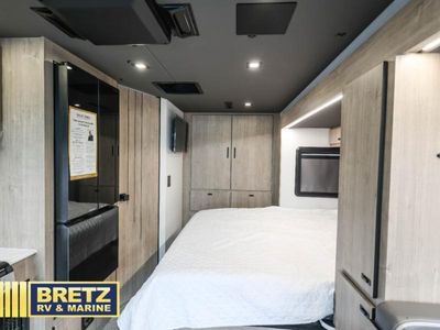 2025 Grand Design Lineage - Photo 19