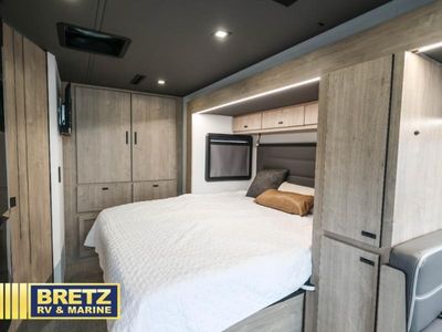 2025 Grand Design Lineage - Photo 18