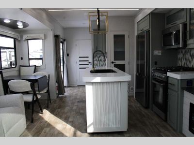 2025 Redwood Regency - Photo 7