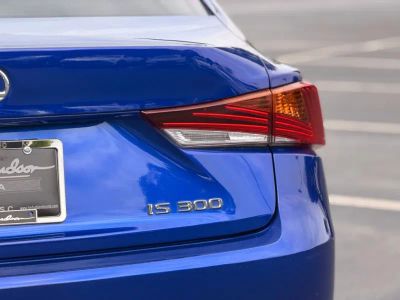 2020 Lexus IS - Photo 14