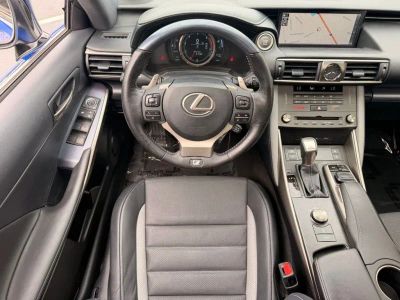 2020 Lexus IS - Photo 18