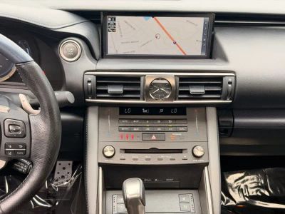 2020 Lexus IS - Photo 19