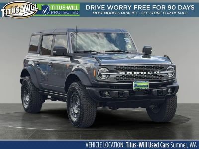 2025 Ford Bronco Badlands in Gray Metallic — front three-quarter view