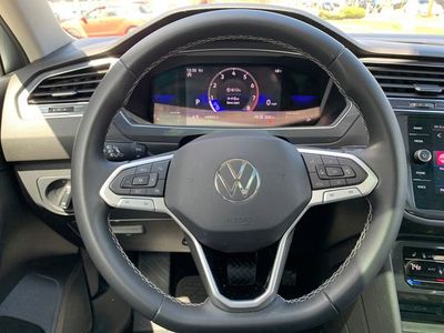 2022 Volkswagen Tiguan SE - Photo 18