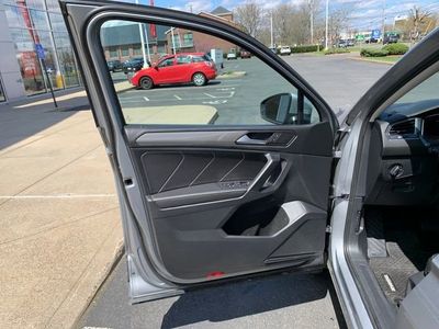 2022 Volkswagen Tiguan SE - Photo 13