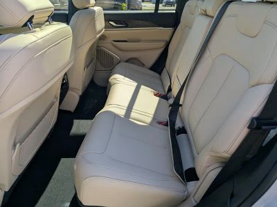 2026 Jeep Grand Cherokee — photo 8 view