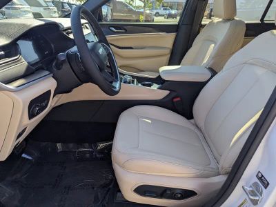 2026 Jeep Grand Cherokee — photo 13 view
