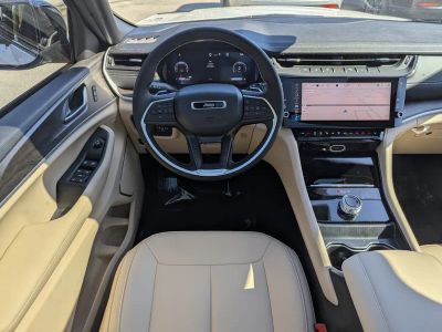 2026 Jeep Grand Cherokee — photo 11 view