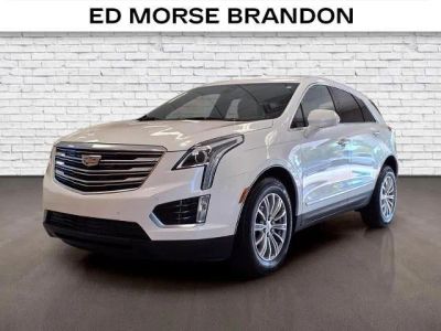 2019 Cadillac XT5 Luxury FWD in Crystal White Tricoat — front three-quarter view
