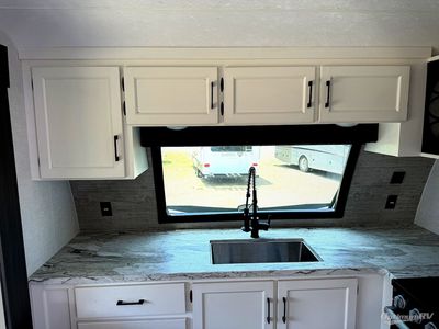 2025 Venture RV SportTrek - Photo 10