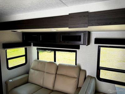 2025 Venture RV SportTrek - Photo 8