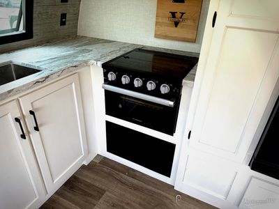 2025 Venture RV SportTrek - Photo 13
