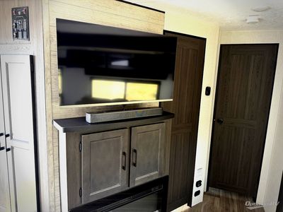 2025 Venture RV SportTrek - Photo 9