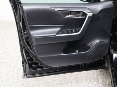 2025 Toyota RAV4 AWD — photo 12 view