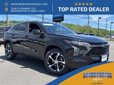 2026 Chevrolet Trax 1RS in Mosaic Black Metallic — front three-quarter view