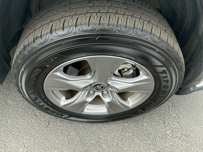 2025 Toyota RAV4 - Photo 11