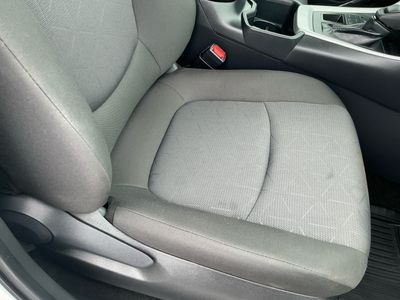 2025 Toyota RAV4 - Photo 13